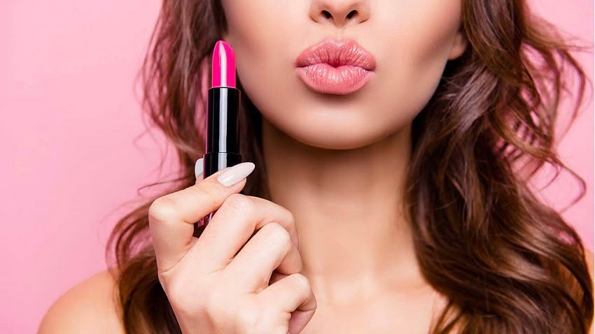 10 Signs that Say You're a Lipstick Junkie 10 Signs that Say You're a Lipstick Junkie
