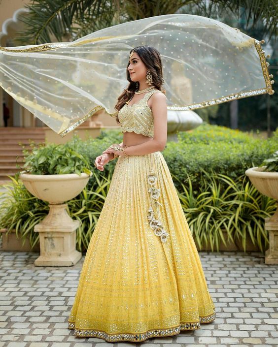Top 4 Traditional Dress for Girls that you must own Top 4 Traditional Dress for Girls that you must own