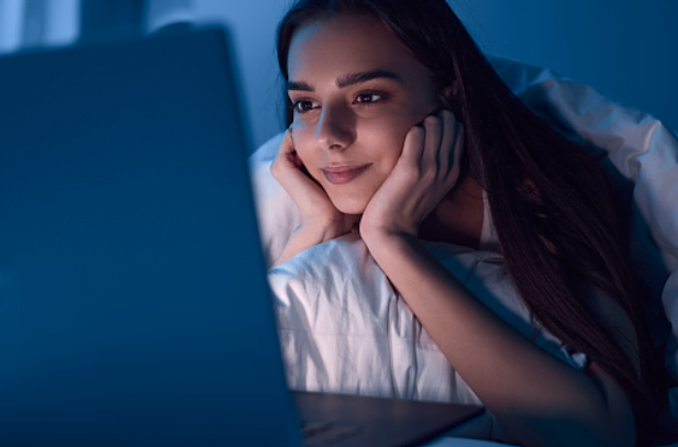 4. Donât watch screens an hour before bed 4. Donât watch screens an hour before bed