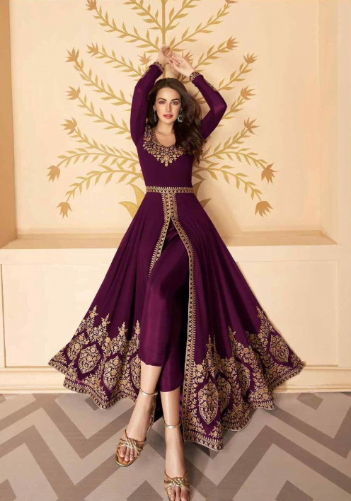 4. Chic & Elegant: Center-Cut Kurtis 4. Chic & Elegant: Center-Cut KurtisÂ