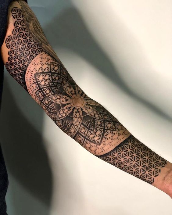 2. Geometric tattoos 2. Geometric tattoos