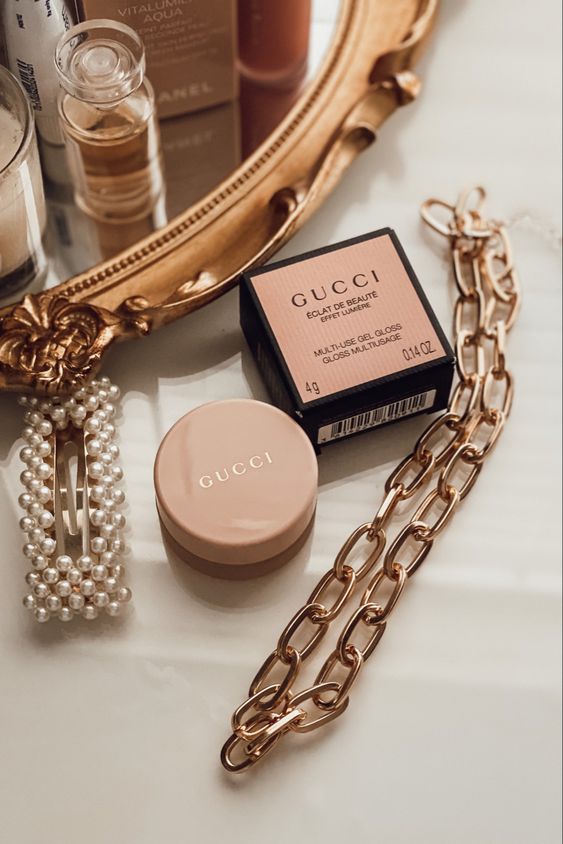 9. Luxury Makeup 9. Luxury Makeup