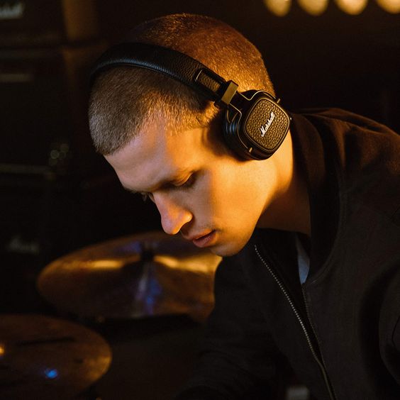 20. Wireless Headphones 20. Wireless Headphones