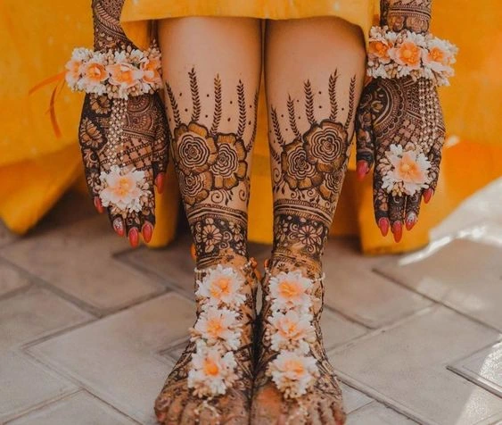 10. 3-D Bride Leg Mehndi Designs 10. 3-D Bride Leg Mehndi Designs