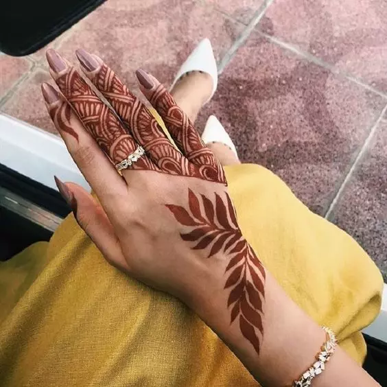 23. Feather Ring Ceremony Mehndi Designs for Engagement Bride
