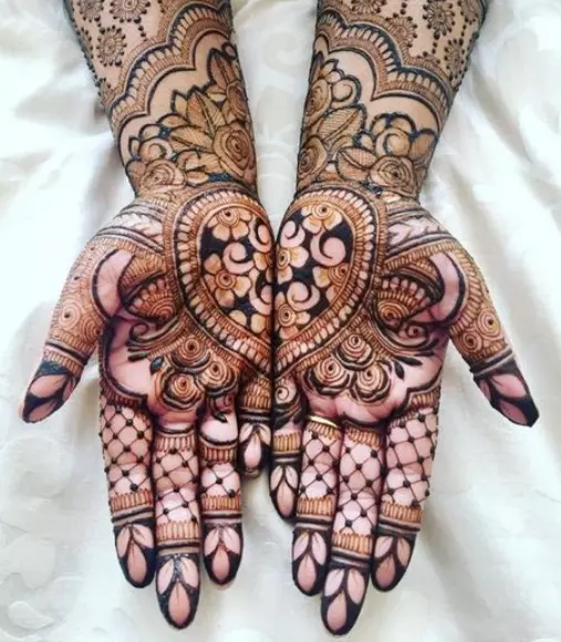 27. Heart Ring Ceremony Mehndi Designs for Engagement Bride
