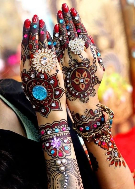 Mehndi Designs for Brides with Embellishments 2 Mehndi Designs for Brides with Embellishments 2
