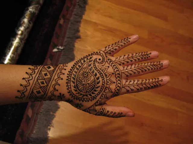 21. Paisley Ring Ceremony Mehndi Designs for Engagement Bride