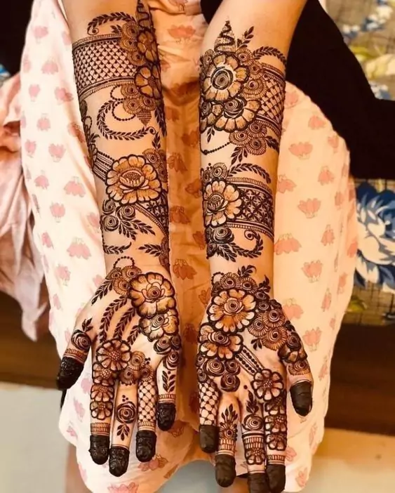 3. Bangle Full Hand Mehndi Designs for Brides 3. Bangle Full Hand Mehndi Designs for Brides