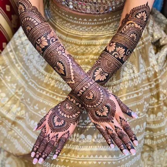 9. Bridal Back Hand Mehndi Designs with Animal Motifs 9. Bridal Back Hand Mehndi Designs with Animal Motifs