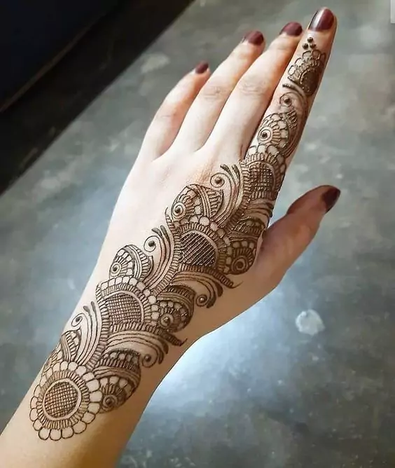 2. Reverse Work on Paisley Bridal Back Hand Mehndi Designs 2. Reverse Work on Paisley Bridal Back Hand Mehndi Designs