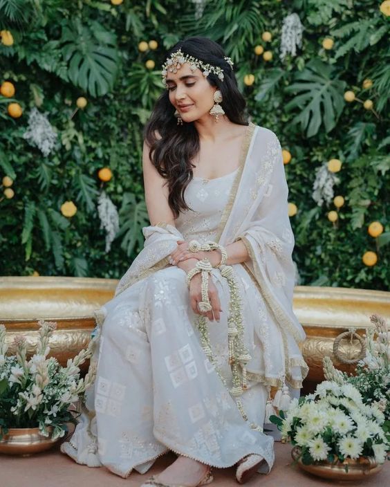 14. Haldi Outfit Ideas in White 14. Haldi Outfit Ideas in White - Haldi Outfit Ideas