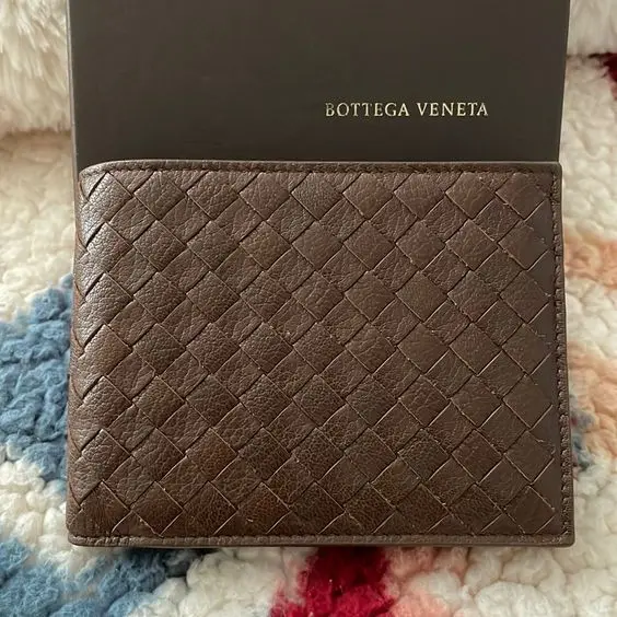 13. Bottega VenetaĀ 13. Bottega VenetaĀ wallet