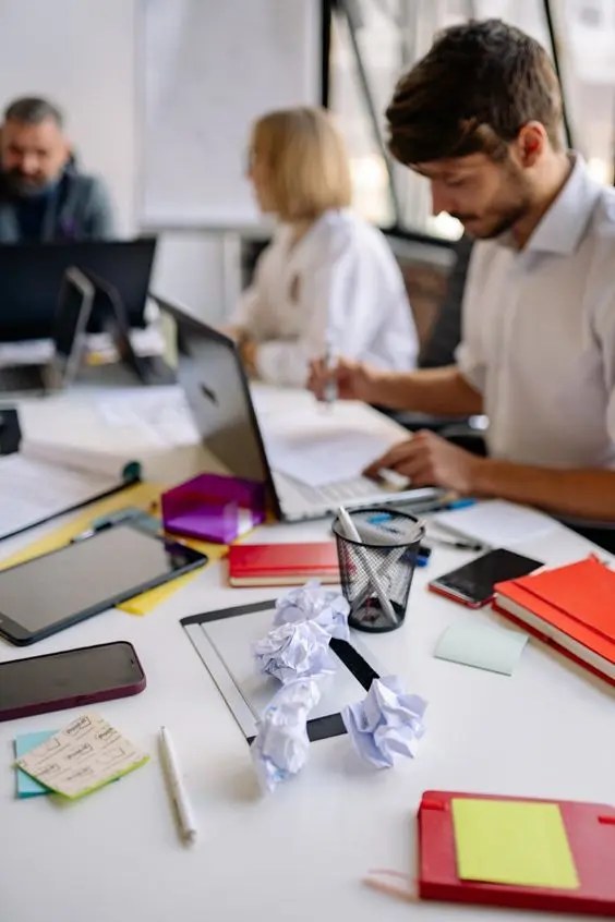 Online Learning Subscriptions - Women's Day Gift Ideas for Employees